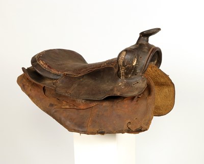 Lot 557 - Leather roping or trail Western saddle