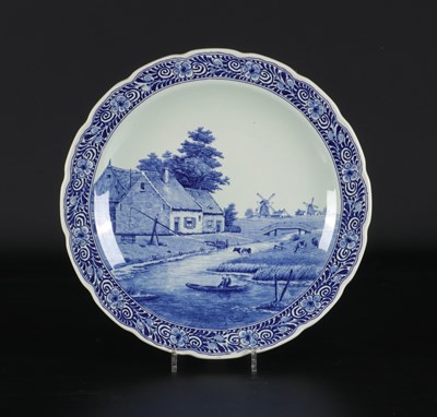 Lot 270 - Nederlandse Delftsblauwe aardewerken schotel