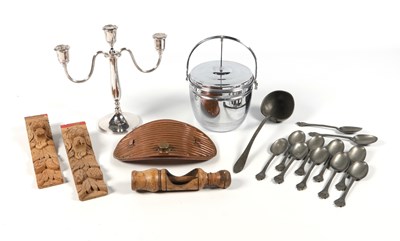 Lot 443 - Lot met 18 diverse items.