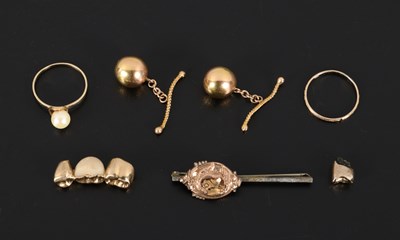 Lot 21 - Lot 14K goud met sieraden en tanden