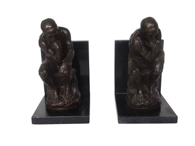 Lot 144 - 2 Bronzen boekensteunen "De Denker" after Rodin