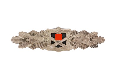 Lot 171 - GERMAN WWII SILVER CLOSE COMBAT BADGE (NAHKAMPFSPANGE)